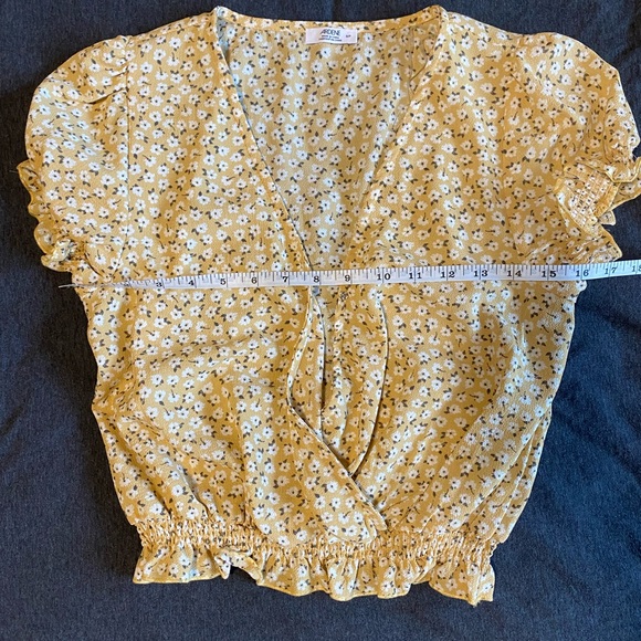 Yellow Floral Blouse - Picture 4 of 4